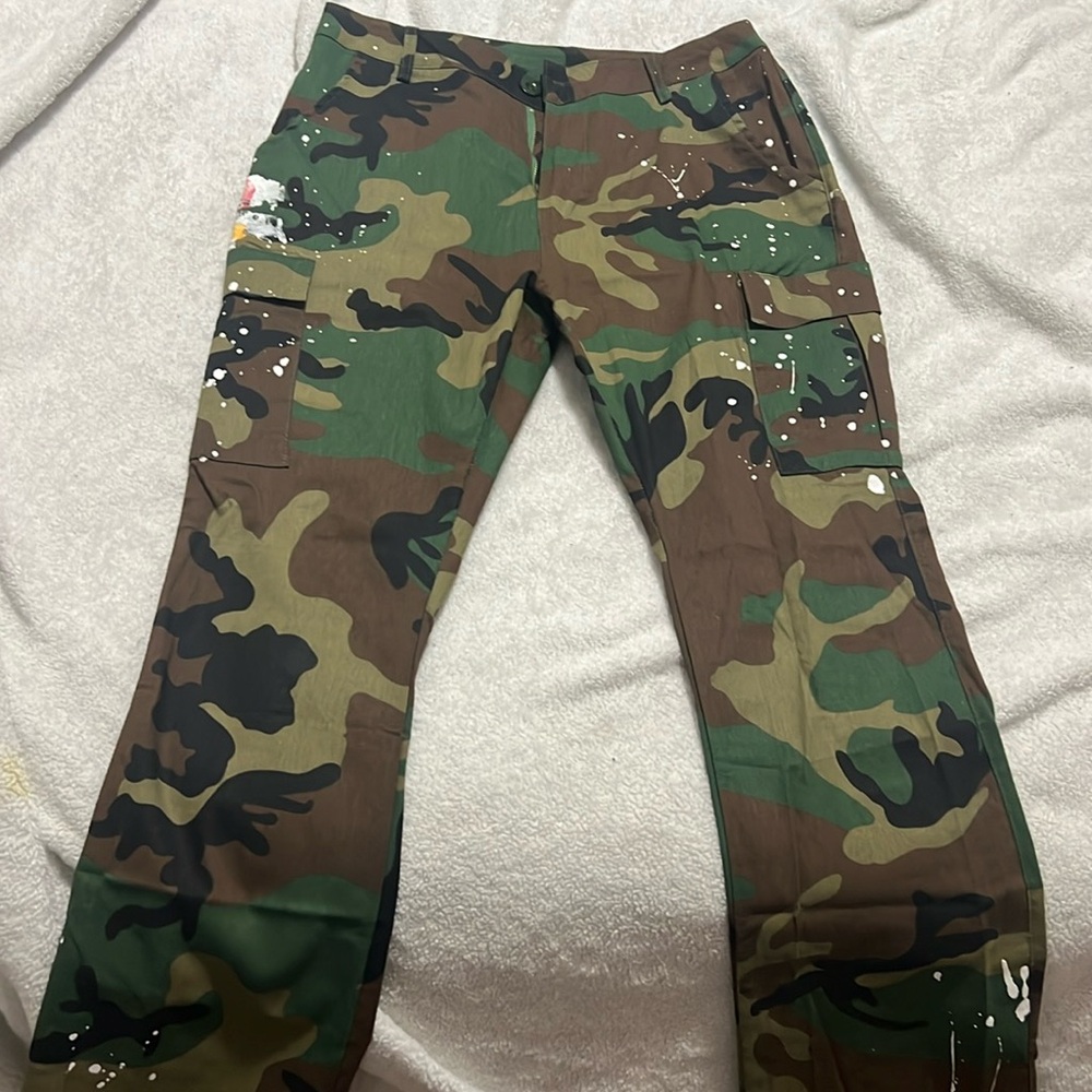 Gallery Dept. army camo cargo pants size 7